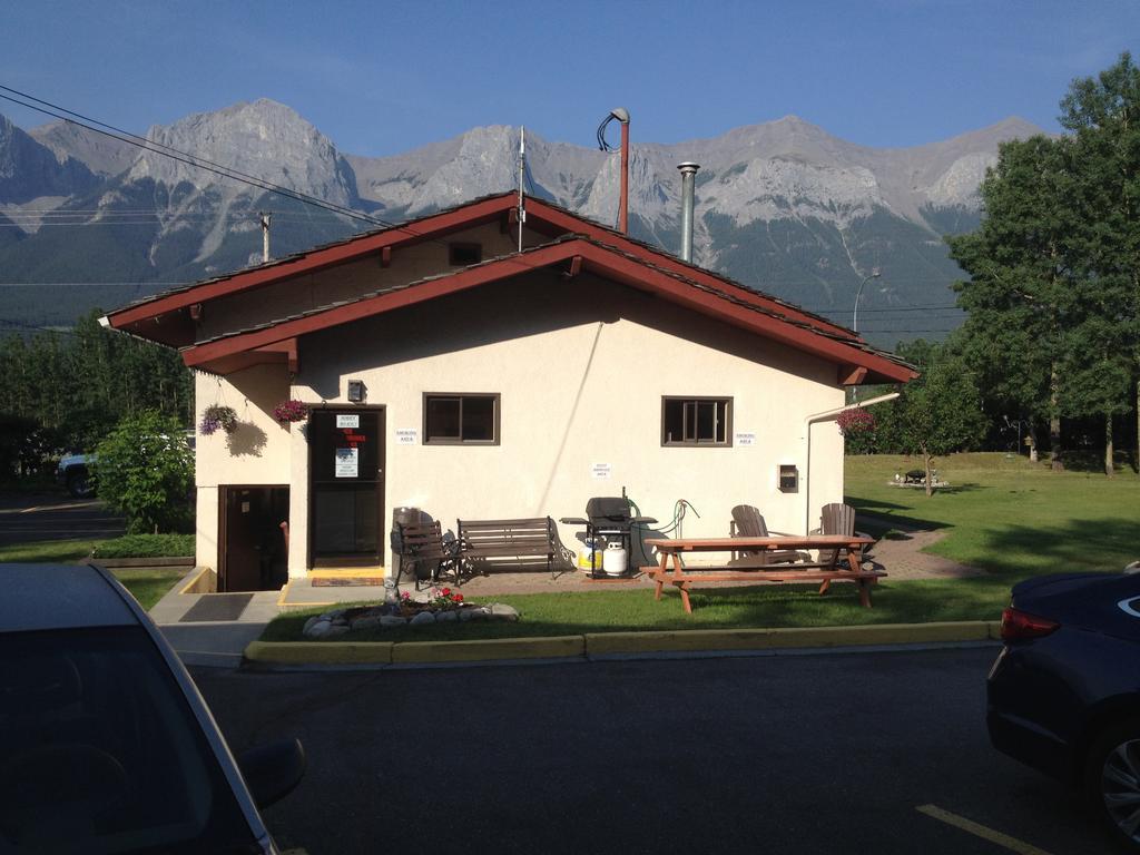 The Gateway Inn Canmore Eksteriør billede